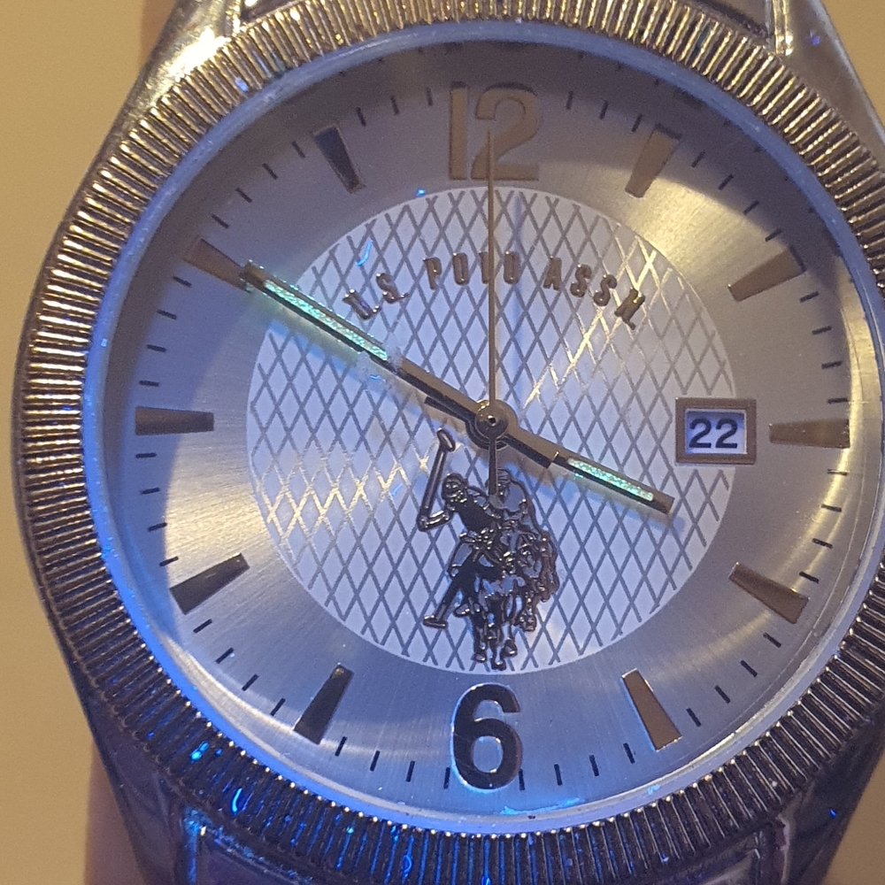 10/$20 U.S. Polo Assn Silver/Goldtone Stainless Steel Men's Watch w/Date - Picture 3 of 5